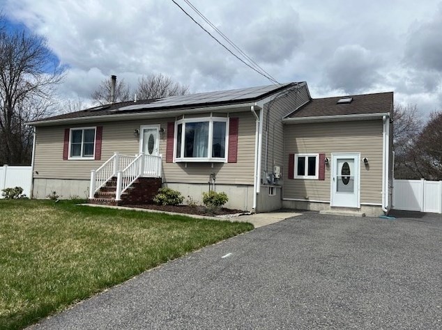 87 Mccabe St, Dartmouth MA  02748-1615 exterior