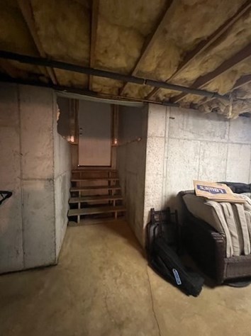 87 Mccabe St, Dartmouth MA  02748-1615 exterior