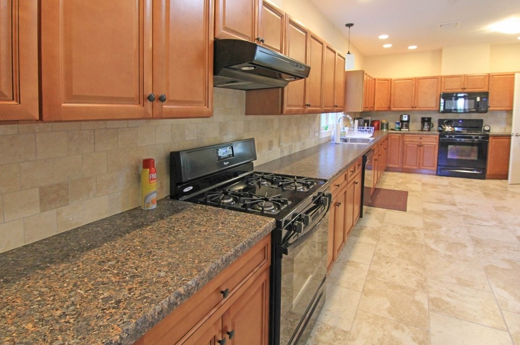 167 Liberty Ln, Montgomery MA 01085-9755 exterior