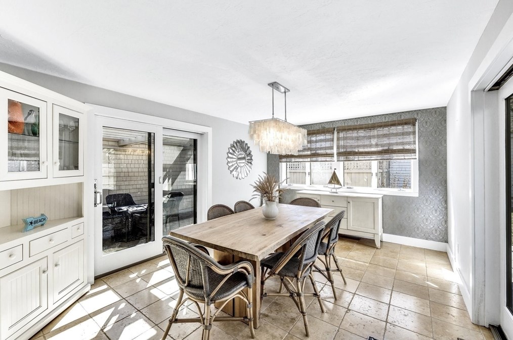 6 Mashie Cir, Mashpee MA exterior