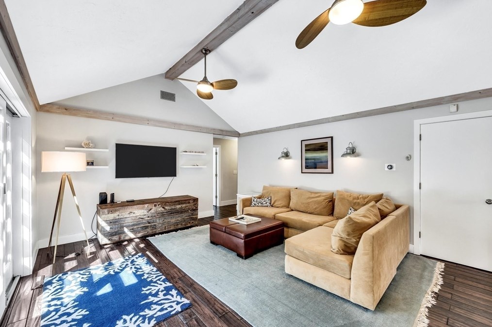 6 Mashie Cir, Mashpee MA exterior