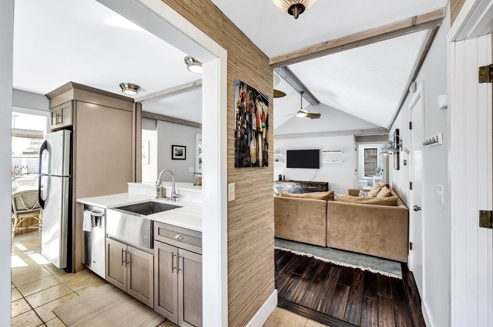 6 Mashie Cir, Mashpee MA exterior