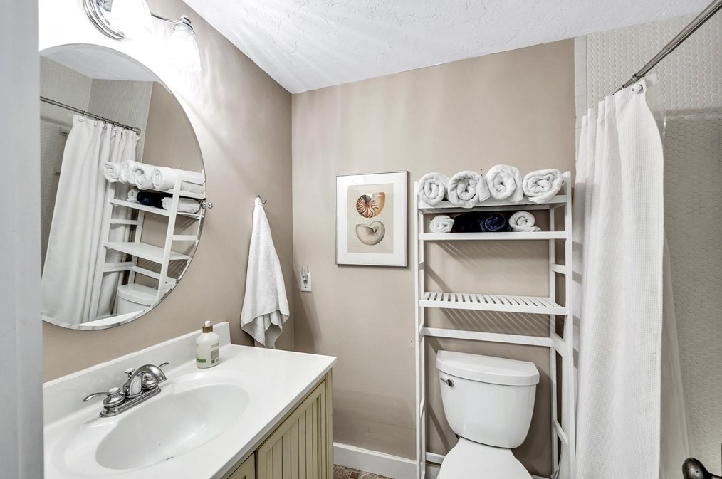 6 Mashie Cir, Mashpee MA exterior