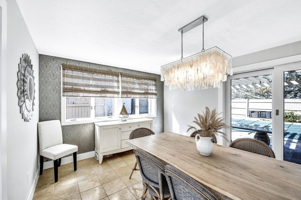 6 Mashie Cir, Mashpee MA exterior