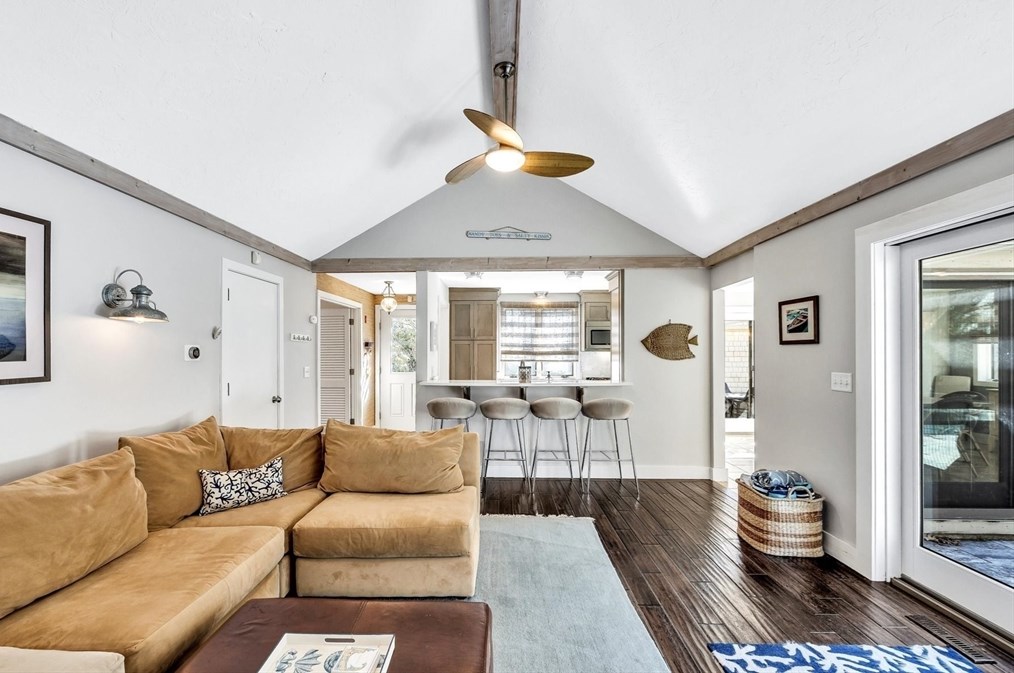 6 Mashie Cir, Mashpee MA exterior