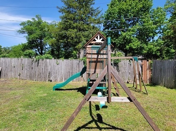 68 Pinevale St, Springfield MA  01151-1500 exterior