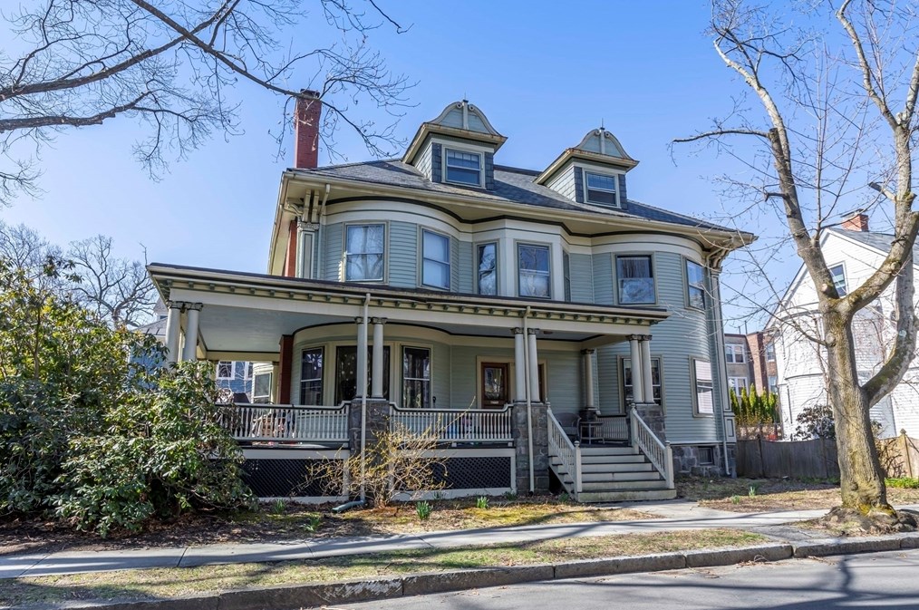 28 Manchester Rd, Brookline MA  02446-6049 exterior