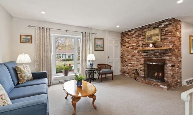 6 Ronna Rd, Gloucester MA exterior