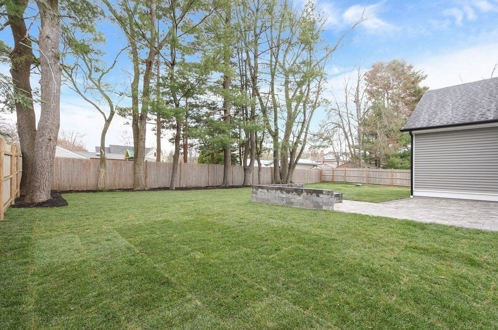 17 Greenleaf Rd, Natick MA  01760-3115 exterior