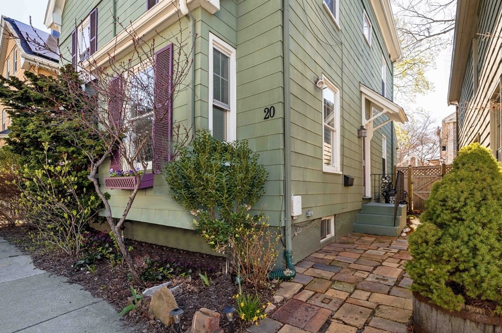 20 Andrew St, Cambridge MA 02139-4410 exterior