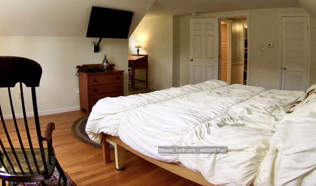 55 Cherry Ln, Amherst MA 01002-1520 exterior