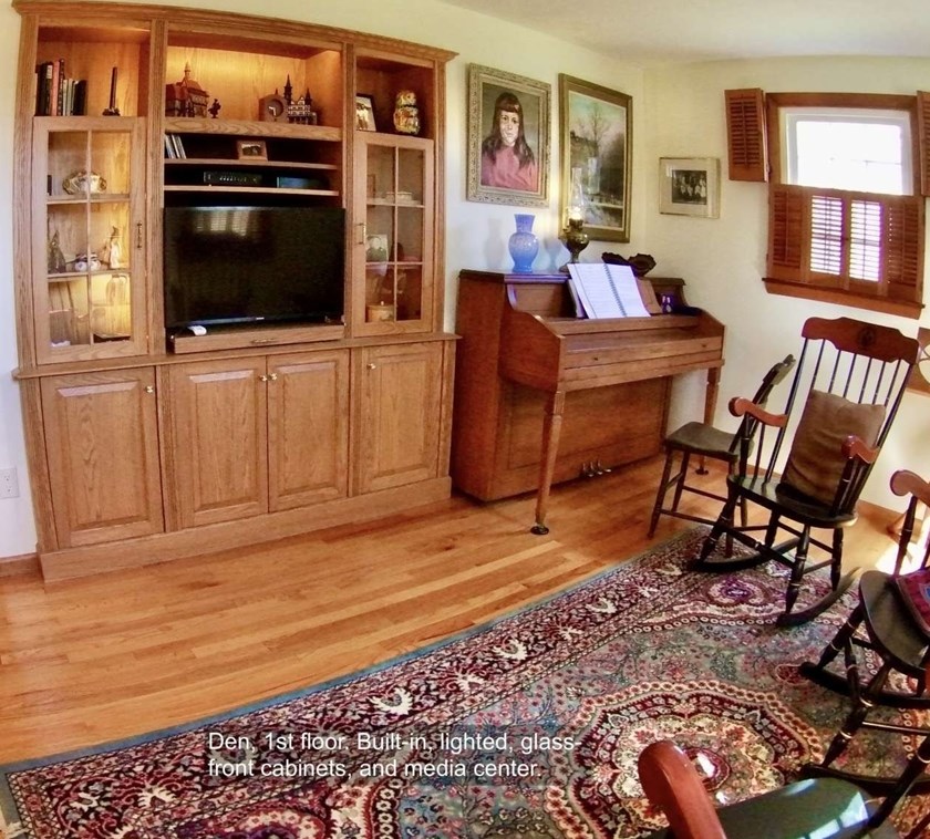 55 Cherry Ln, Amherst MA 01002-1520 exterior