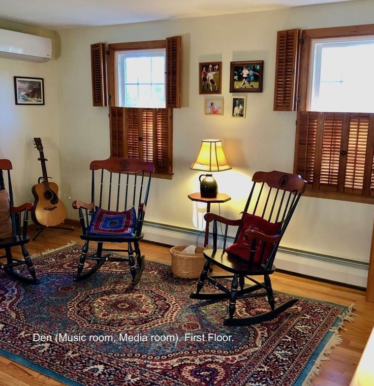 55 Cherry Ln, Amherst MA 01002-1520 exterior