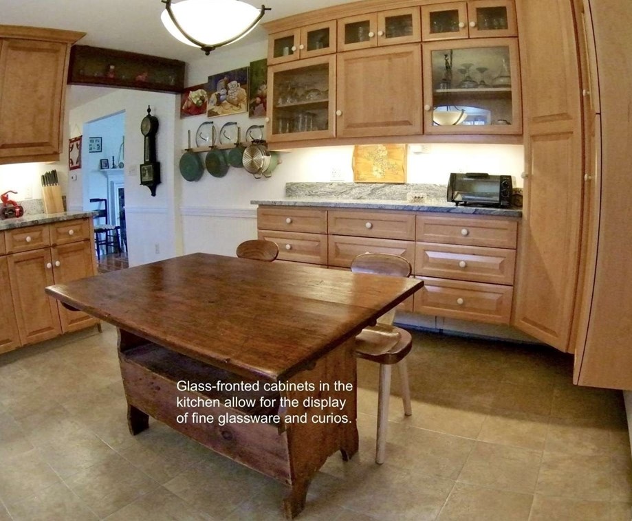 55 Cherry Ln, Amherst MA 01002-1520 exterior