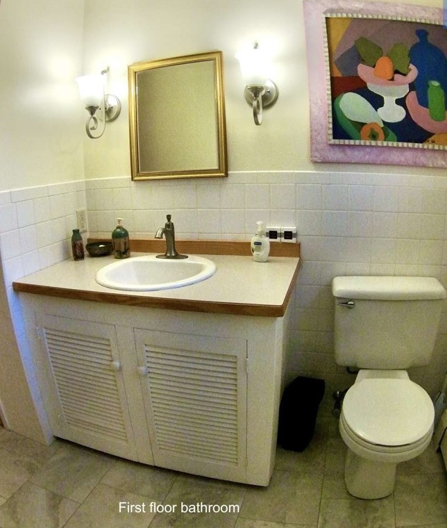 55 Cherry Ln, Amherst MA 01002-1520 exterior