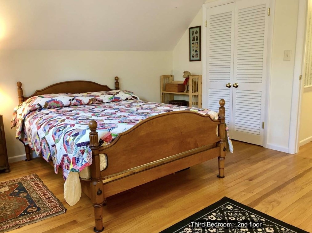 55 Cherry Ln, Amherst MA 01002-1520 exterior