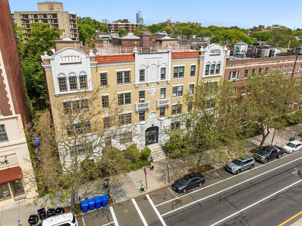 1272 Beacon St, Brookline MA 02446-3754 exterior