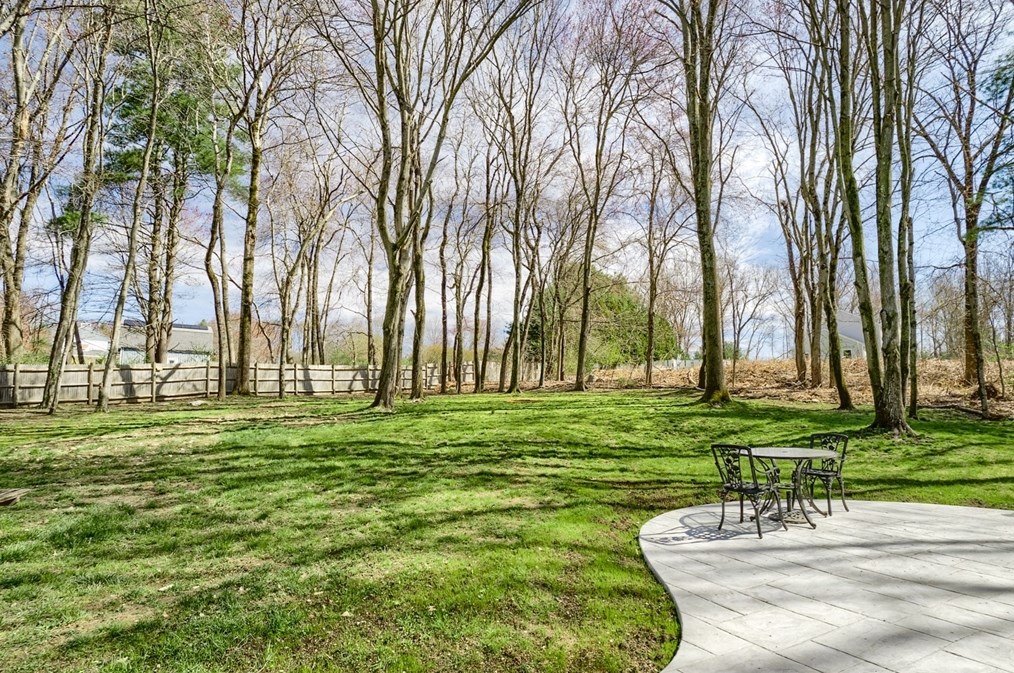 38 Central Tpke, Sutton MA 01590-2323 exterior