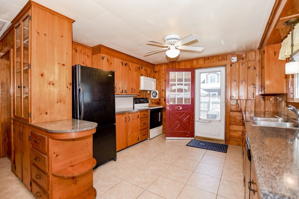 1 Glen Ave, Wareham MA  02571-1905 exterior