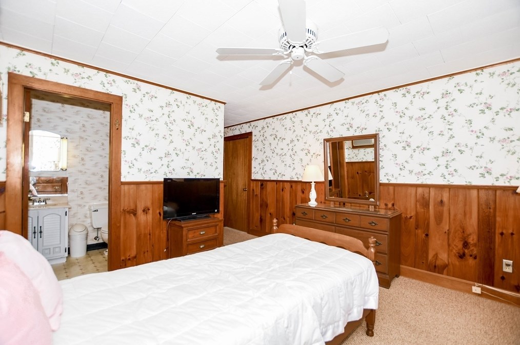 1 Glen Ave, Wareham MA  02571-1905 exterior