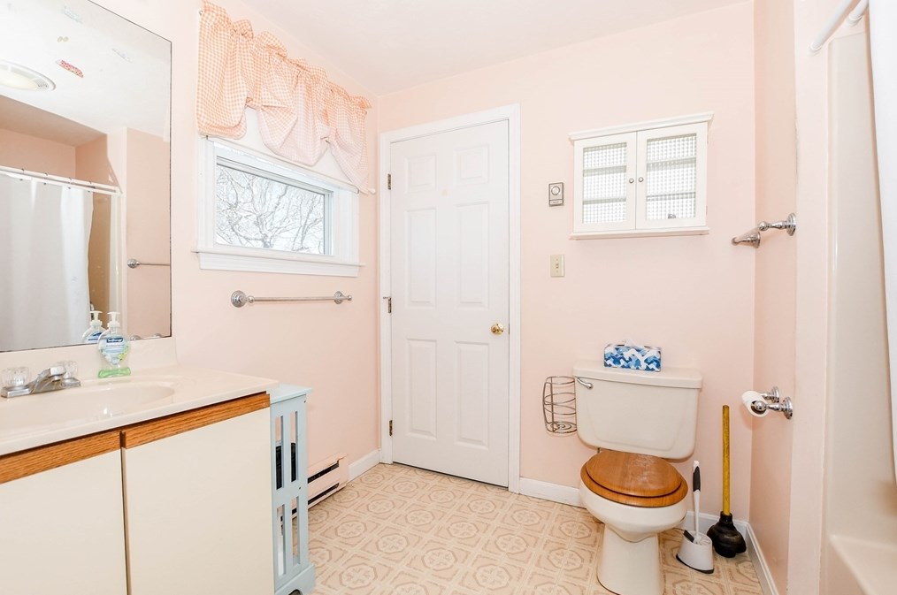 1 Glen Ave, Wareham MA  02571-1905 exterior