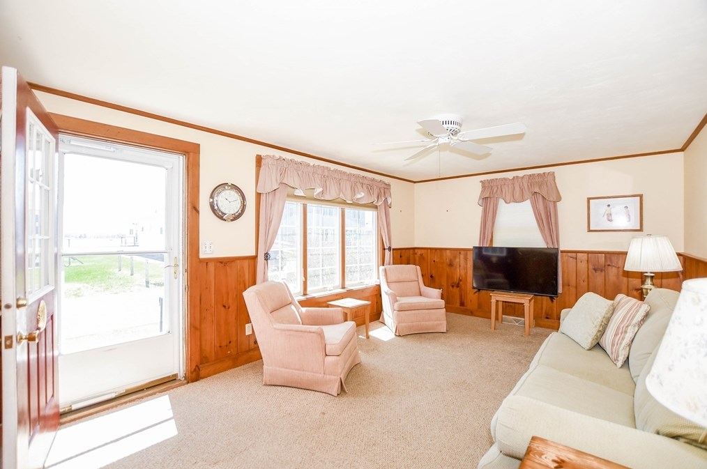 1 Glen Ave, Wareham MA  02571-1905 exterior