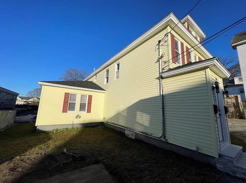 118 Brookfield St, Lawrence MA  01843-2710 exterior