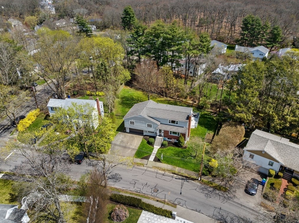 90 Olde Fld Rd, Newton MA 02459-2722 exterior