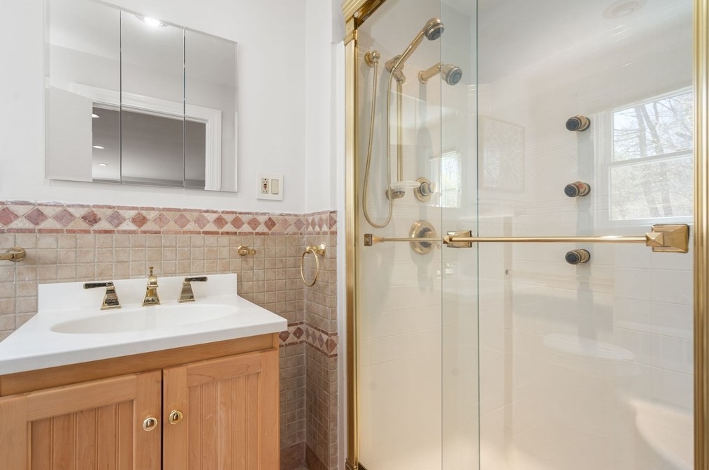 90 Olde Fld Rd, Newton MA 02459-2722 exterior