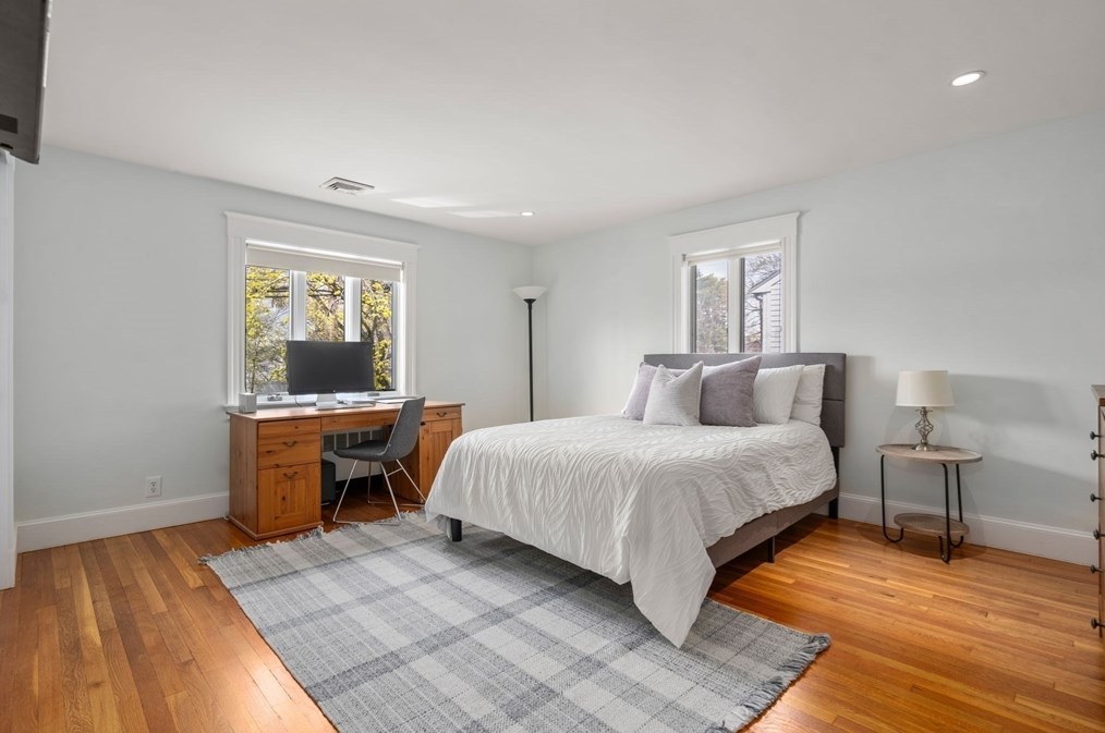 90 Olde Fld Rd, Newton MA 02459-2722 exterior