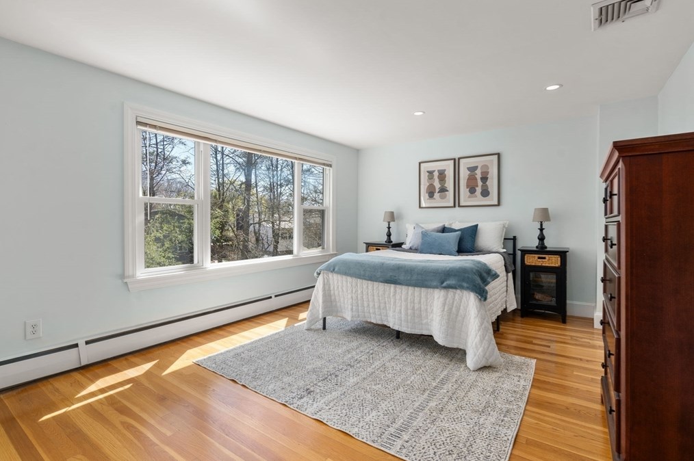 90 Olde Fld Rd, Newton MA 02459-2722 exterior