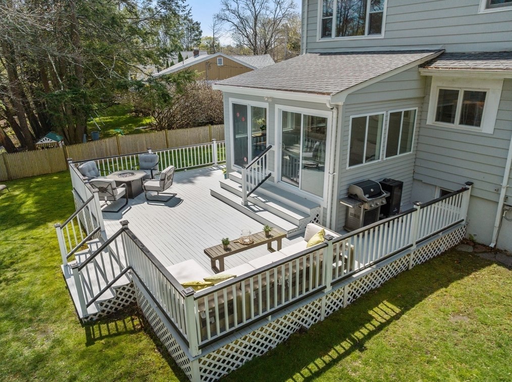 90 Olde Fld Rd, Newton MA 02459-2722 exterior