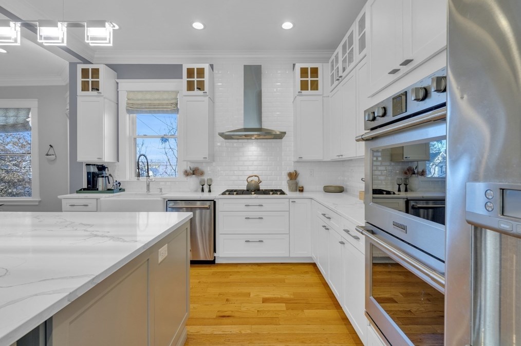 102 Anawan Ave, Boston MA  02132-2001 exterior