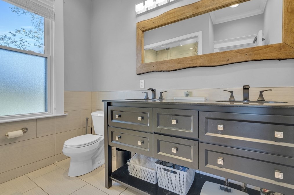 102 Anawan Ave, Boston MA  02132-2001 exterior