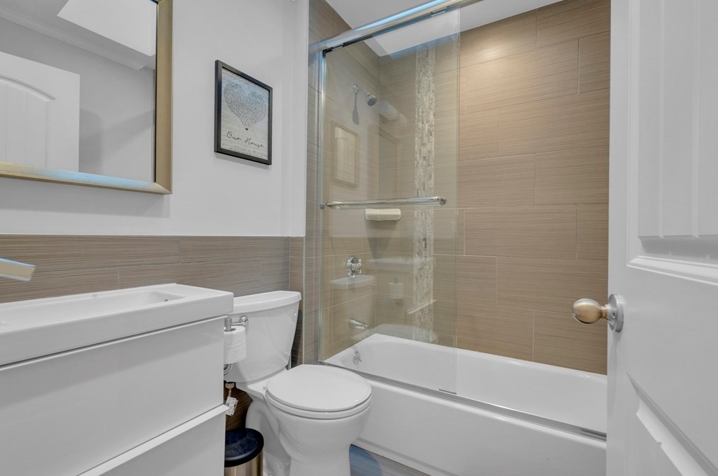 102 Anawan Ave, Boston MA  02132-2001 exterior