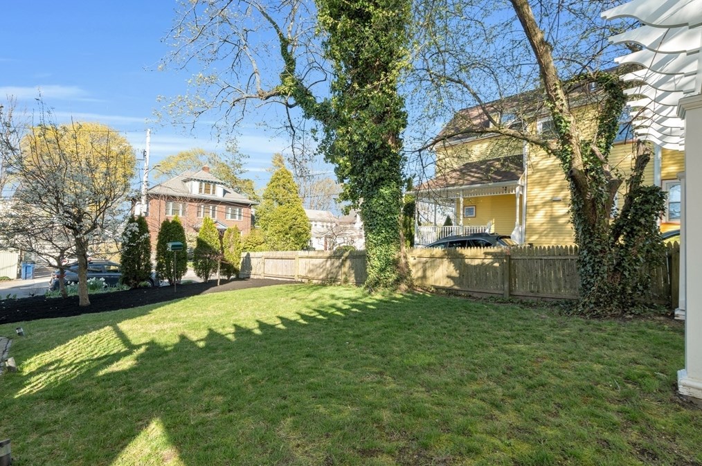 102 Anawan Ave, Boston MA  02132-2001 exterior