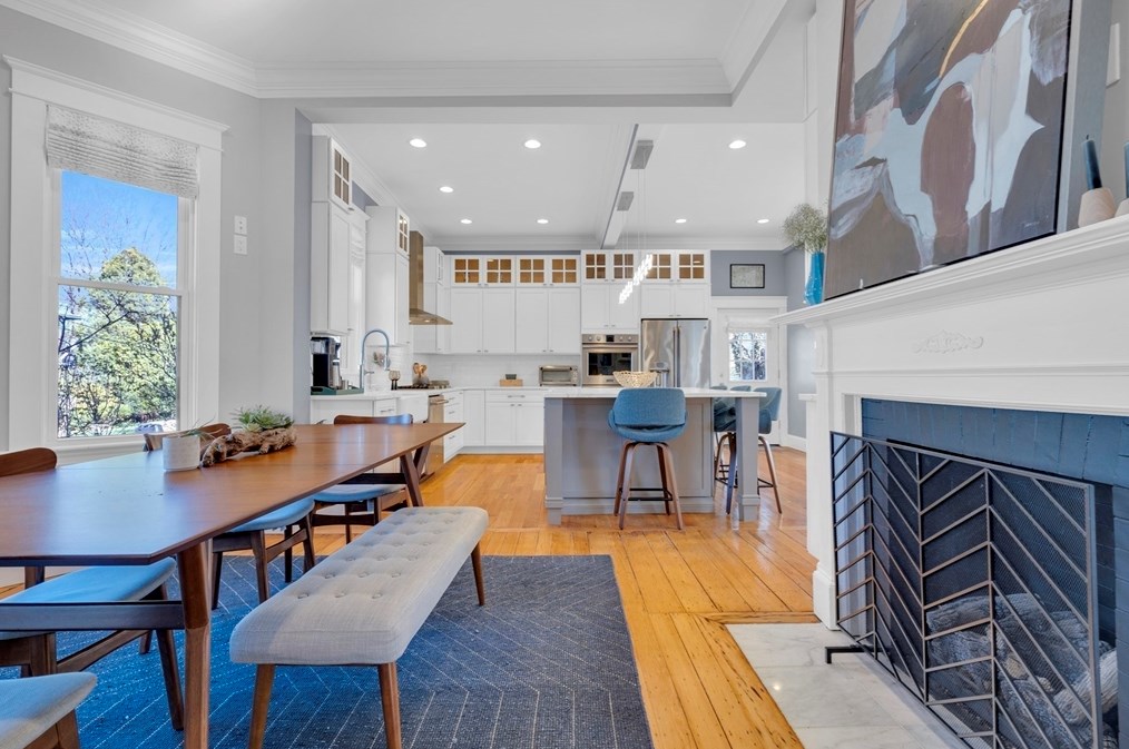 102 Anawan Ave, Boston MA  02132-2001 exterior