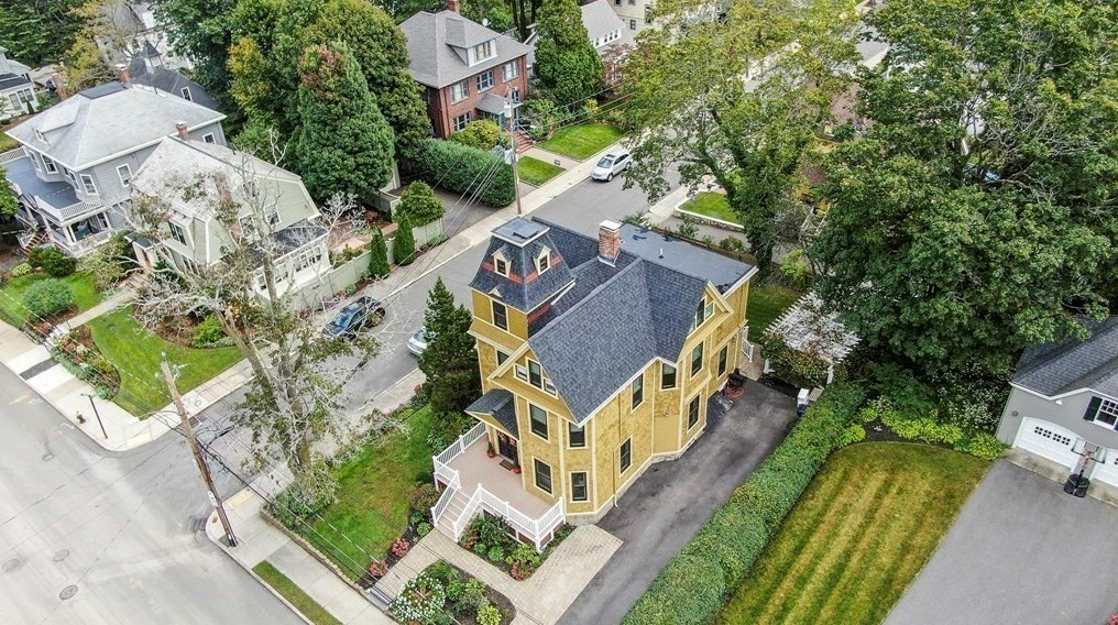 102 Anawan Ave, Boston MA  02132-2001 exterior