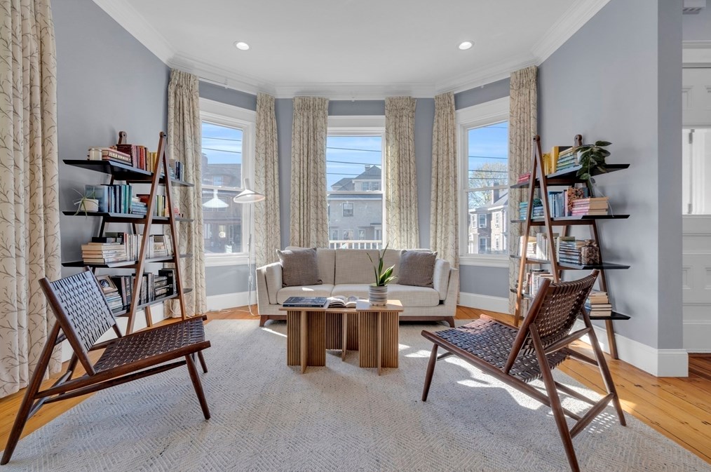 102 Anawan Ave, Boston MA  02132-2001 exterior