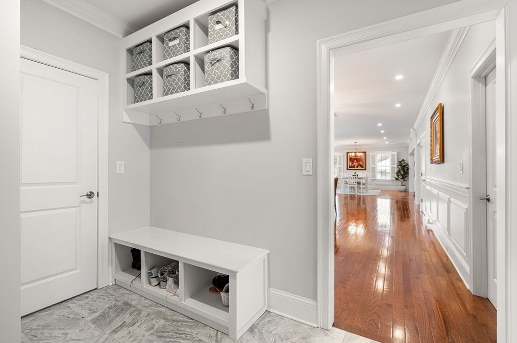 47 Cresthaven Dr, Burlington MA 01803-2109 exterior