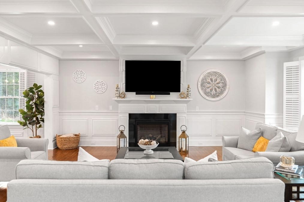 47 Cresthaven Dr, Burlington MA 01803-2109 exterior