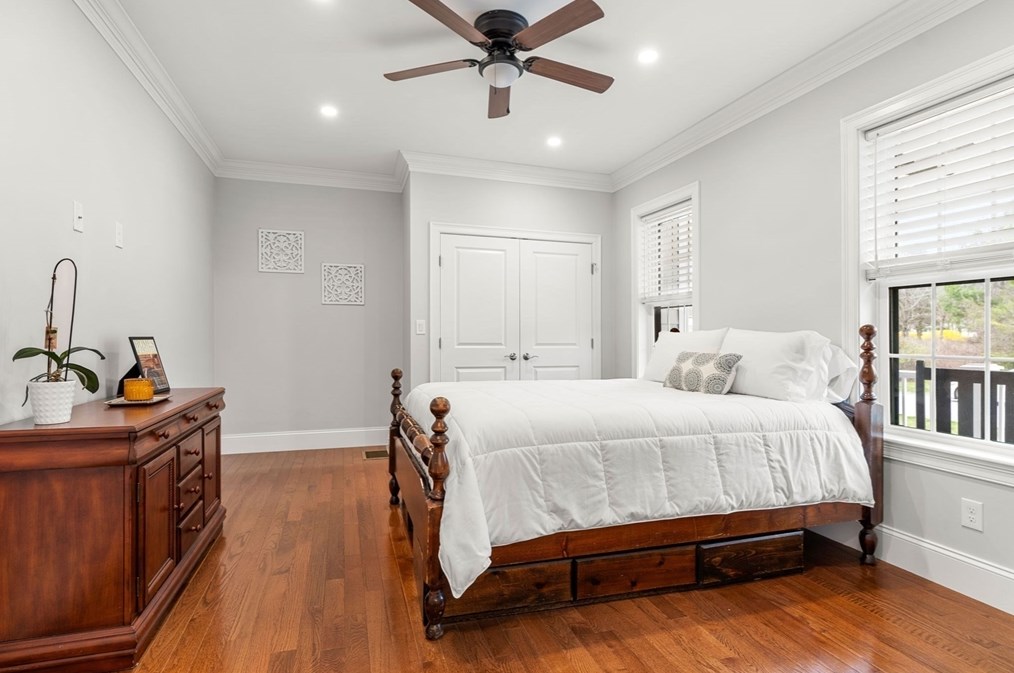 47 Cresthaven Dr, Burlington MA 01803-2109 exterior