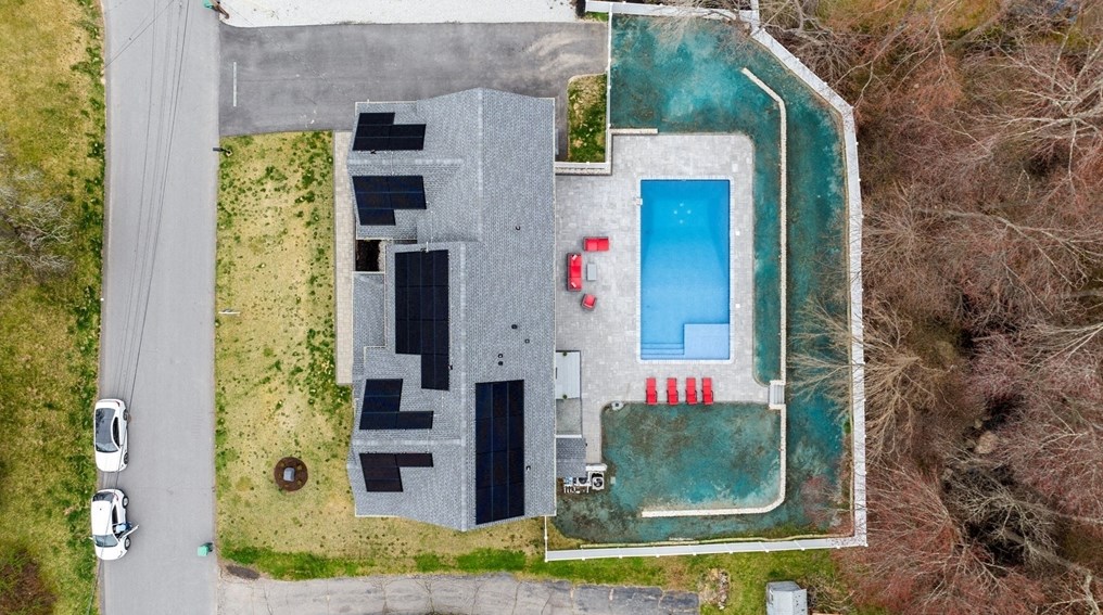 47 Cresthaven Dr, Burlington MA 01803-2109 exterior