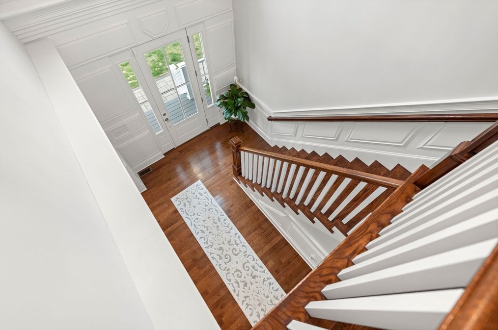 47 Cresthaven Dr, Burlington MA 01803-2109 exterior