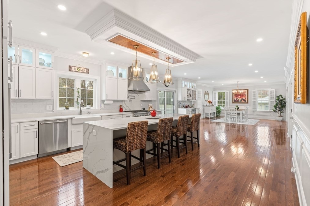 47 Cresthaven Dr, Burlington MA 01803-2109 exterior