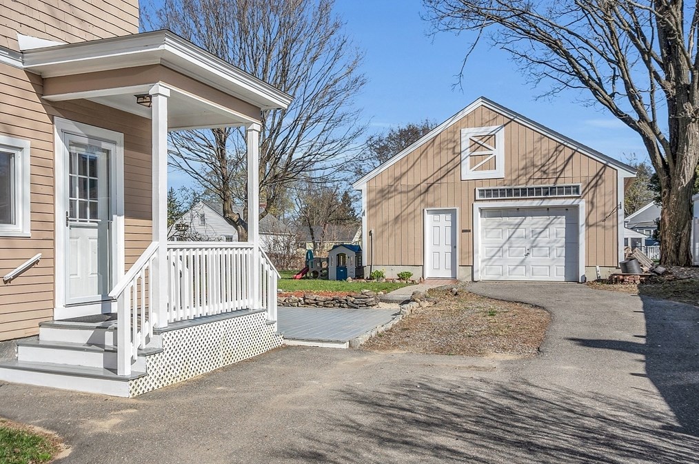 8 Vassar St, Leominster MA 01453 exterior