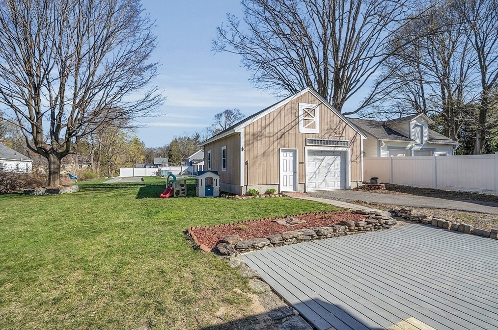 8 Vassar St, Leominster MA 01453 exterior