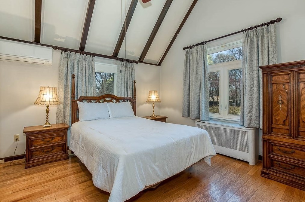 32 Elmwood Ave, Dedham MA 02026-5030 exterior