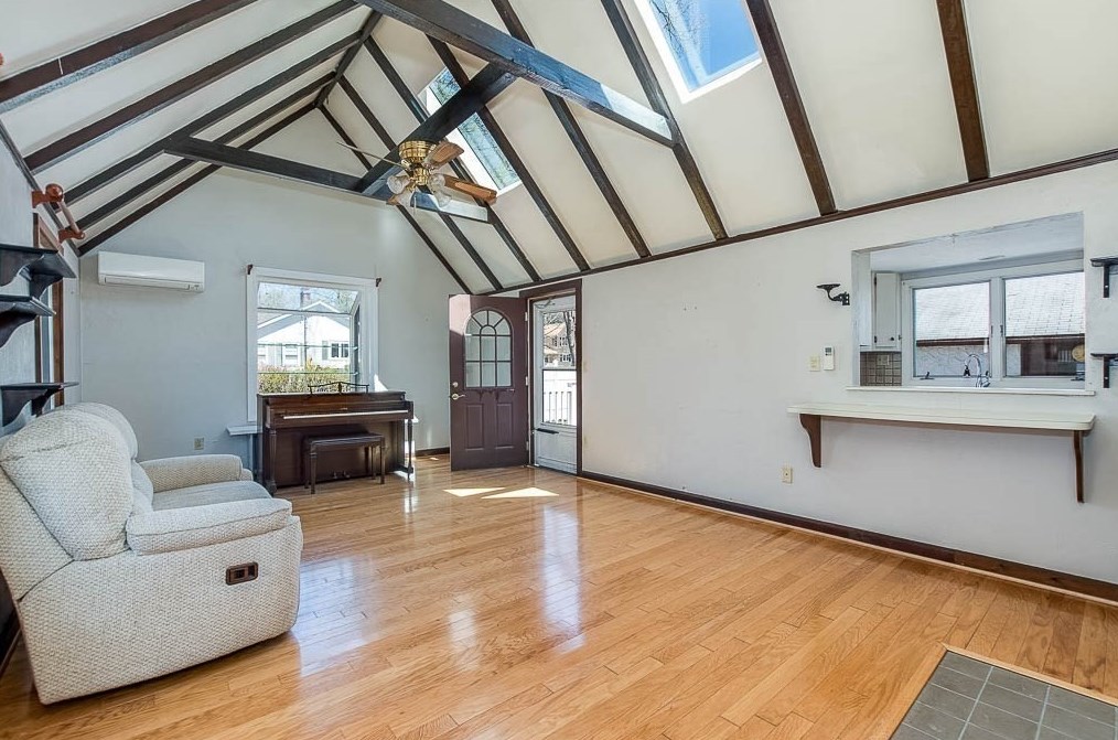 32 Elmwood Ave, Dedham MA 02026-5030 exterior