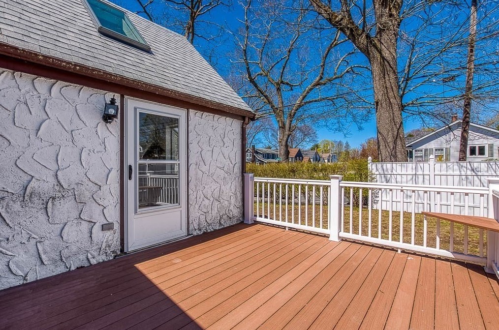 32 Elmwood Ave, Dedham MA 02026-5030 exterior